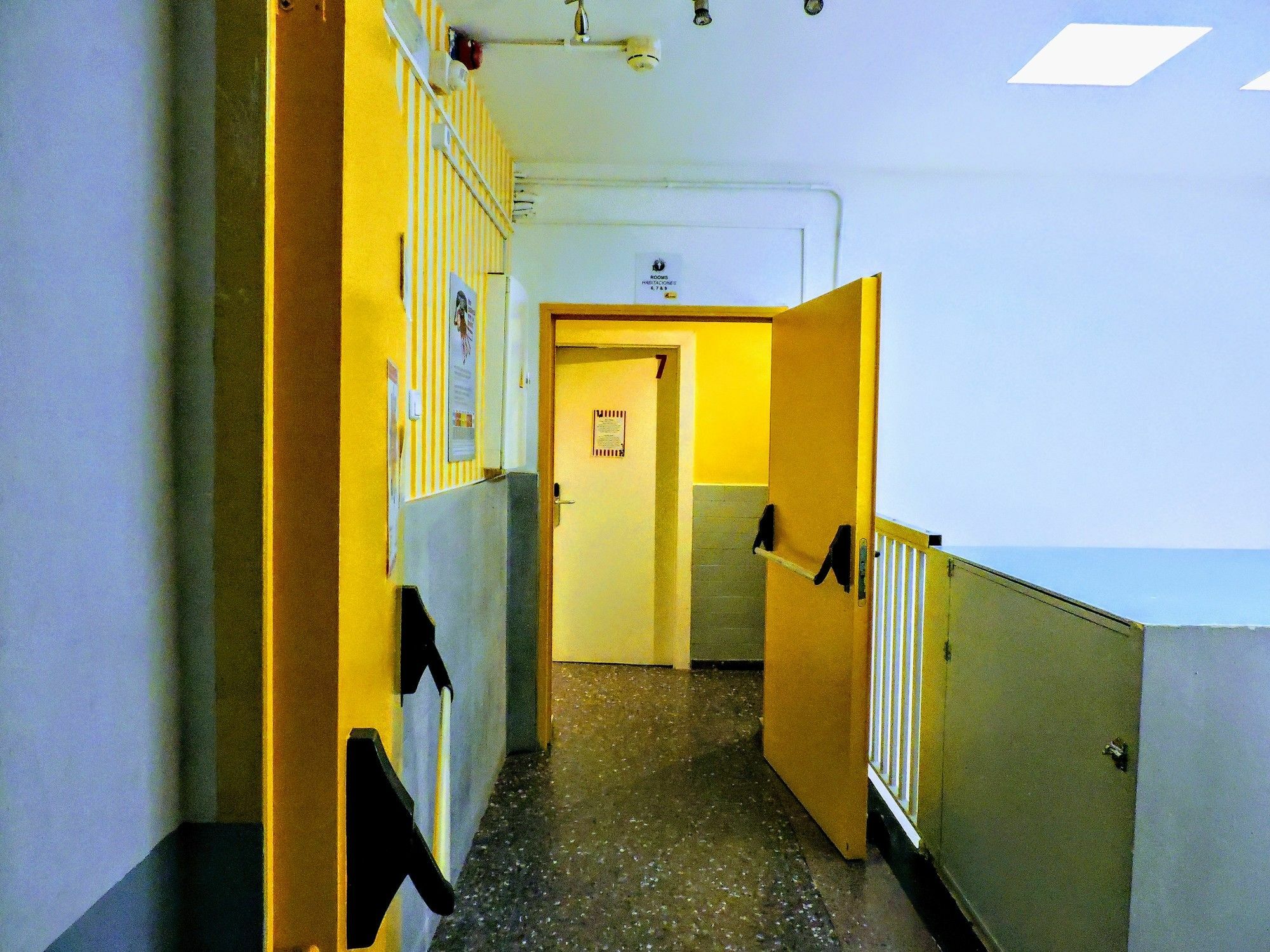 Hostel One Les Corts Barcelona Kültér fotó